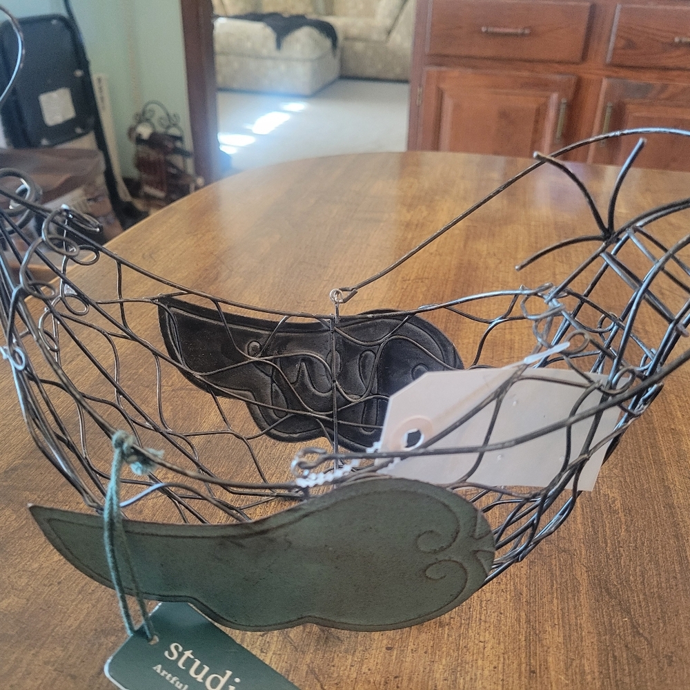 Studio M IWire Basket with Bird Design